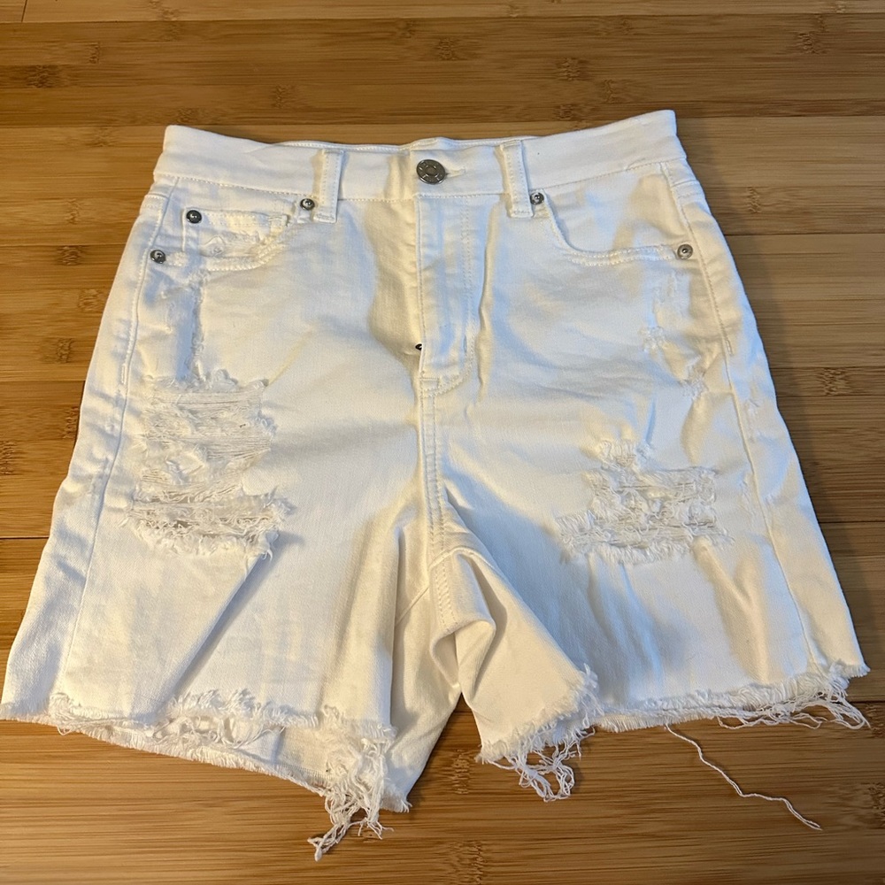 American Eagle White Jean frayed/ripped super stretch shorts size 4